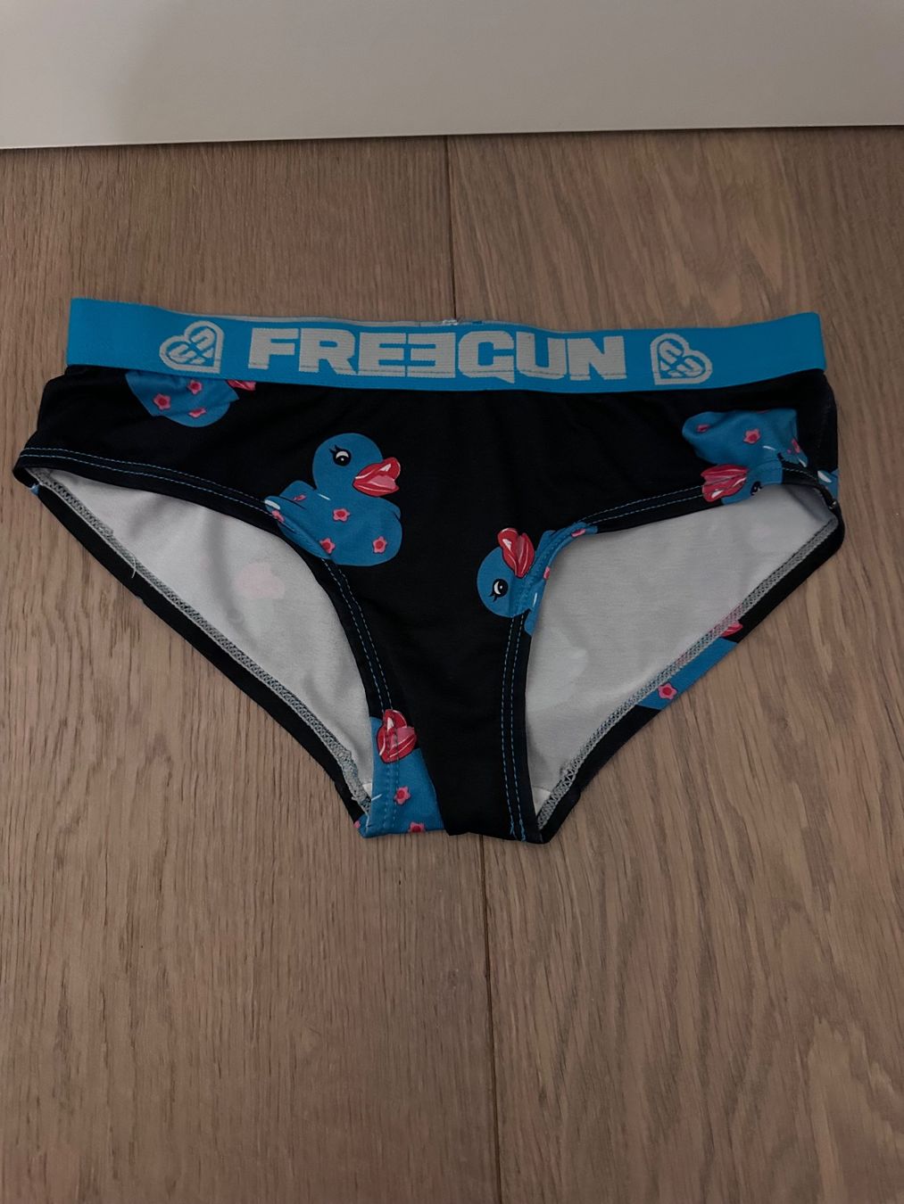 Biancheria intima: Unterhosen Freegun – Usato da Schindellegi venduto da adb_5s8g 3