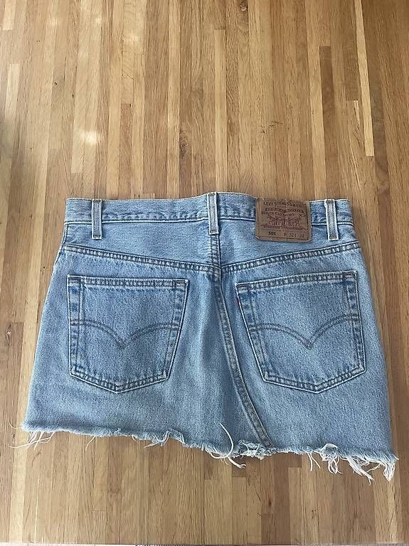 Jupes: Levi's mini jupe jeans  – D'occasion à Troinex par nadinebmichaelson 1