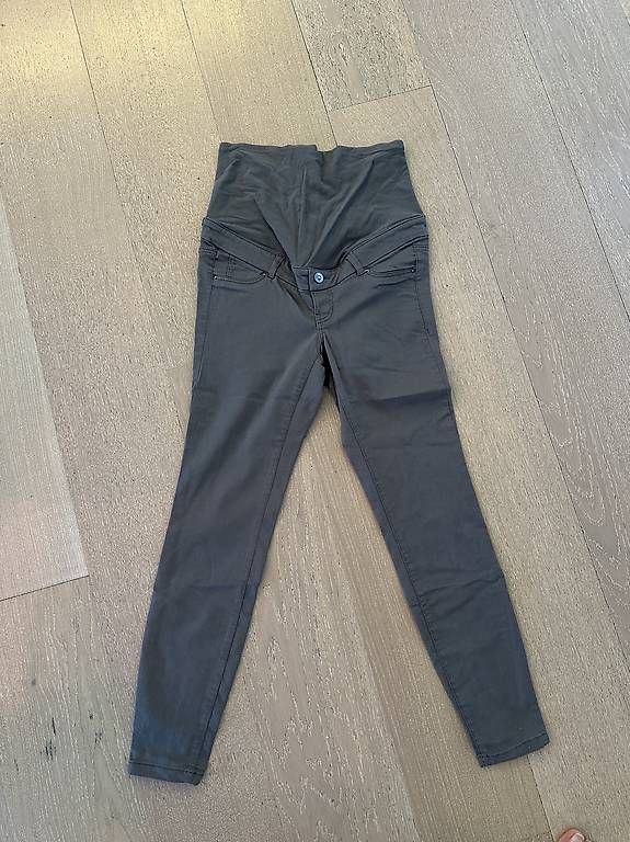 Lotti di vestiti: Habits de grossesse taille M  – Usato da Genève venduto da m10_t92f 4
