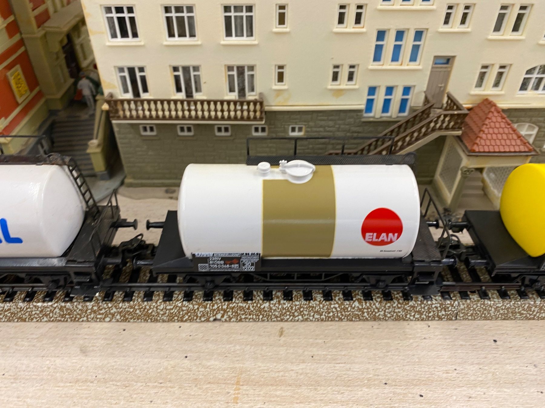 Märklin Modelleisenbahnen: Märklin 3642 DB BR 111 Tankzug digital – Gebraucht aus Lupsingen von New-Haven 3