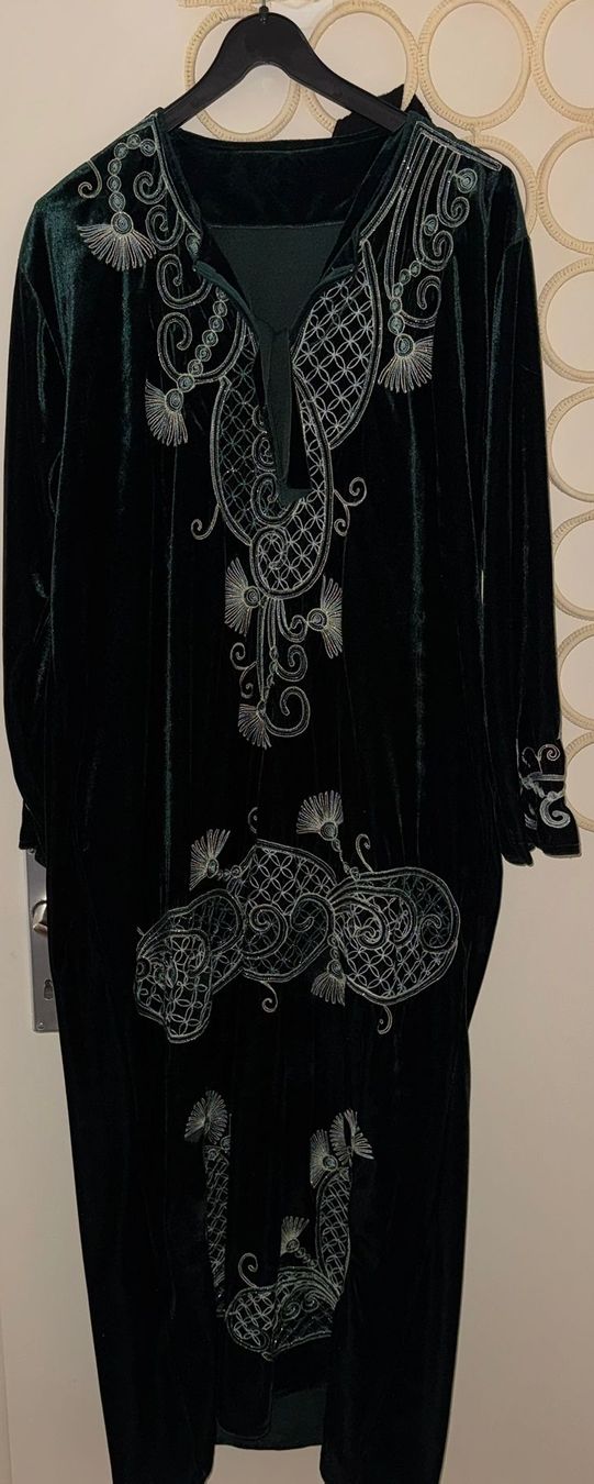 Robes: Robe longue velours brodée vert taille unique neuve – Neuf (Voir description) à Monthey par Chez-Dani-81