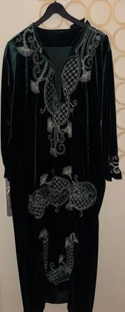 Robe longue velours brodée vert taille unique neuve