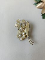 Vintage Brosche Blumen Perlmutt-Optik Strass Vergoldet 50er