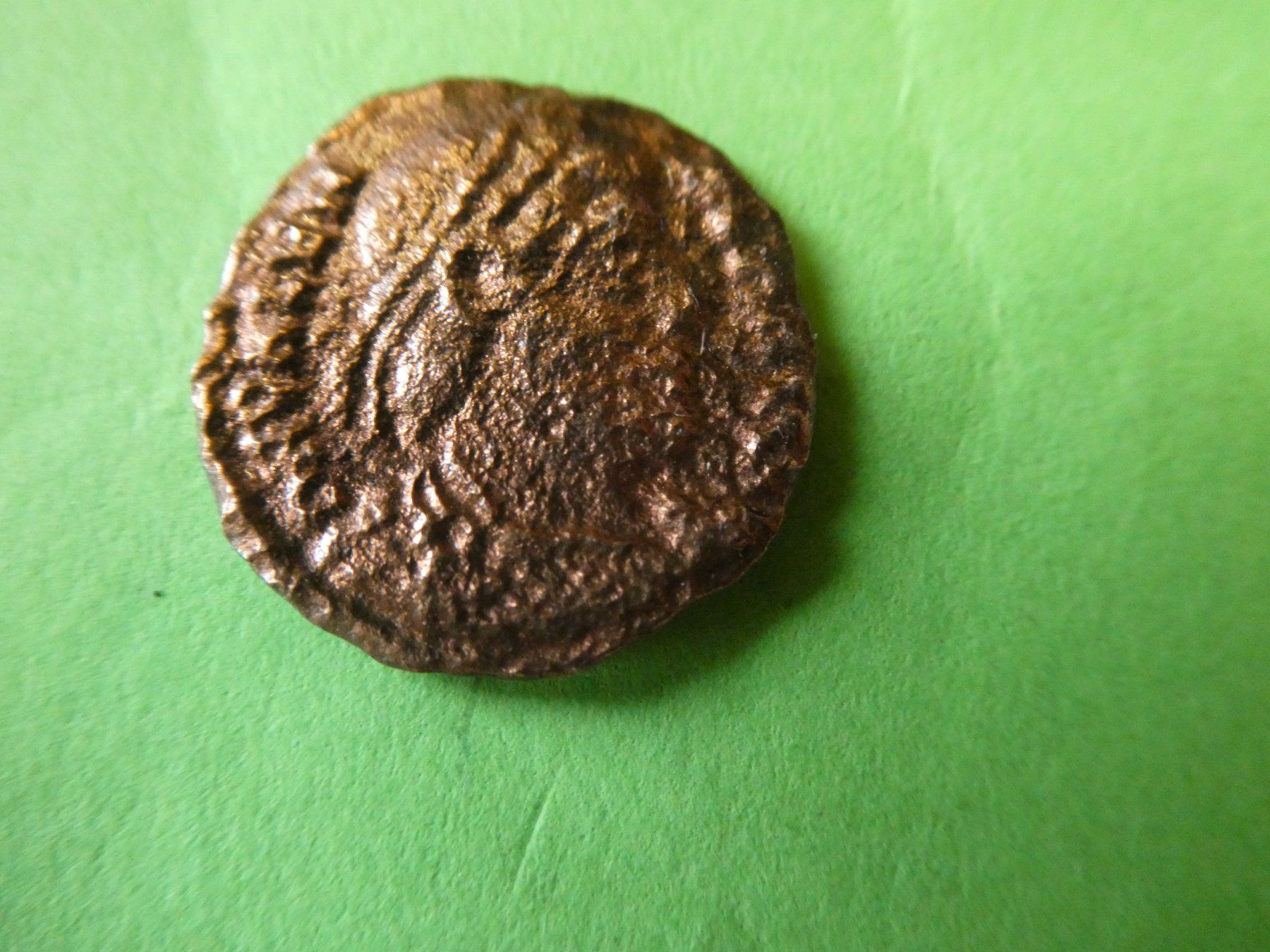 Tutti le monete: uralte Bronzemünze  15 mm     1.45 g – Usato da Hinterforst venduto da Rohusri