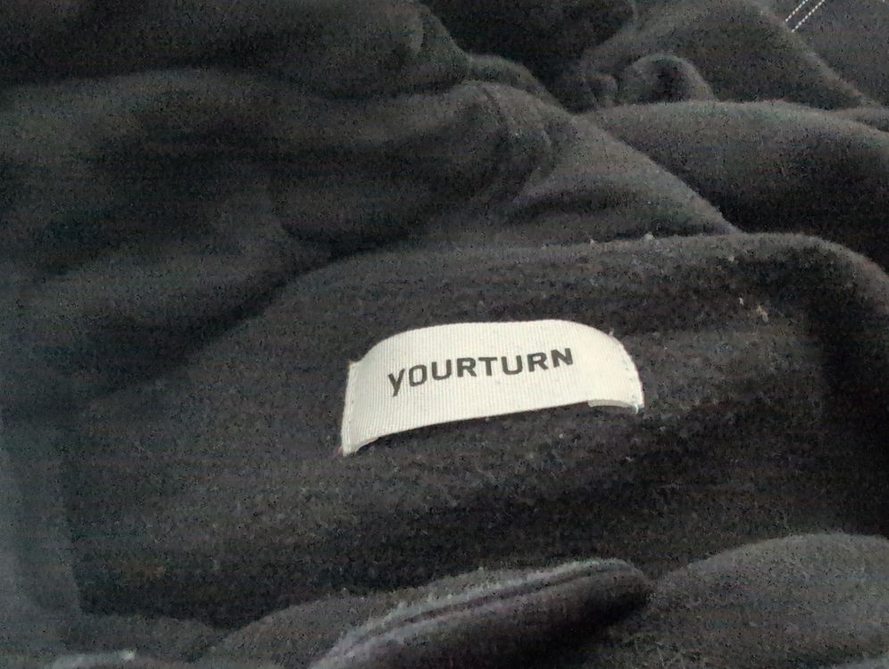 Pulls & Sweat-shirts: Sweat YOURTURN noir oversized confortable – D'occasion à CORMINBOEUF par savaja 1