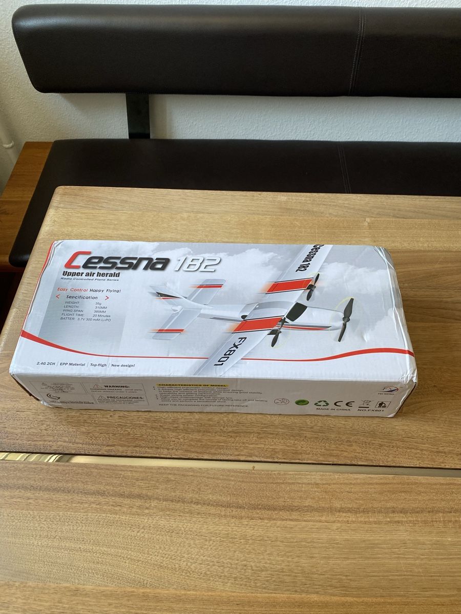 Modellismo RC: Modellflugzeug Cessna 182 neu ungeöffnet – Nuovo e nell'imballaggio originale da Bern venduto da mod18 1