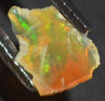Edelstein L-7651– Äthiopischer Opal roh 15,5x10mm 1.55 Karat