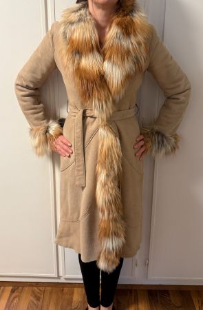 Wunderschöner Wintermantel mit Pelz Grösse 38/M