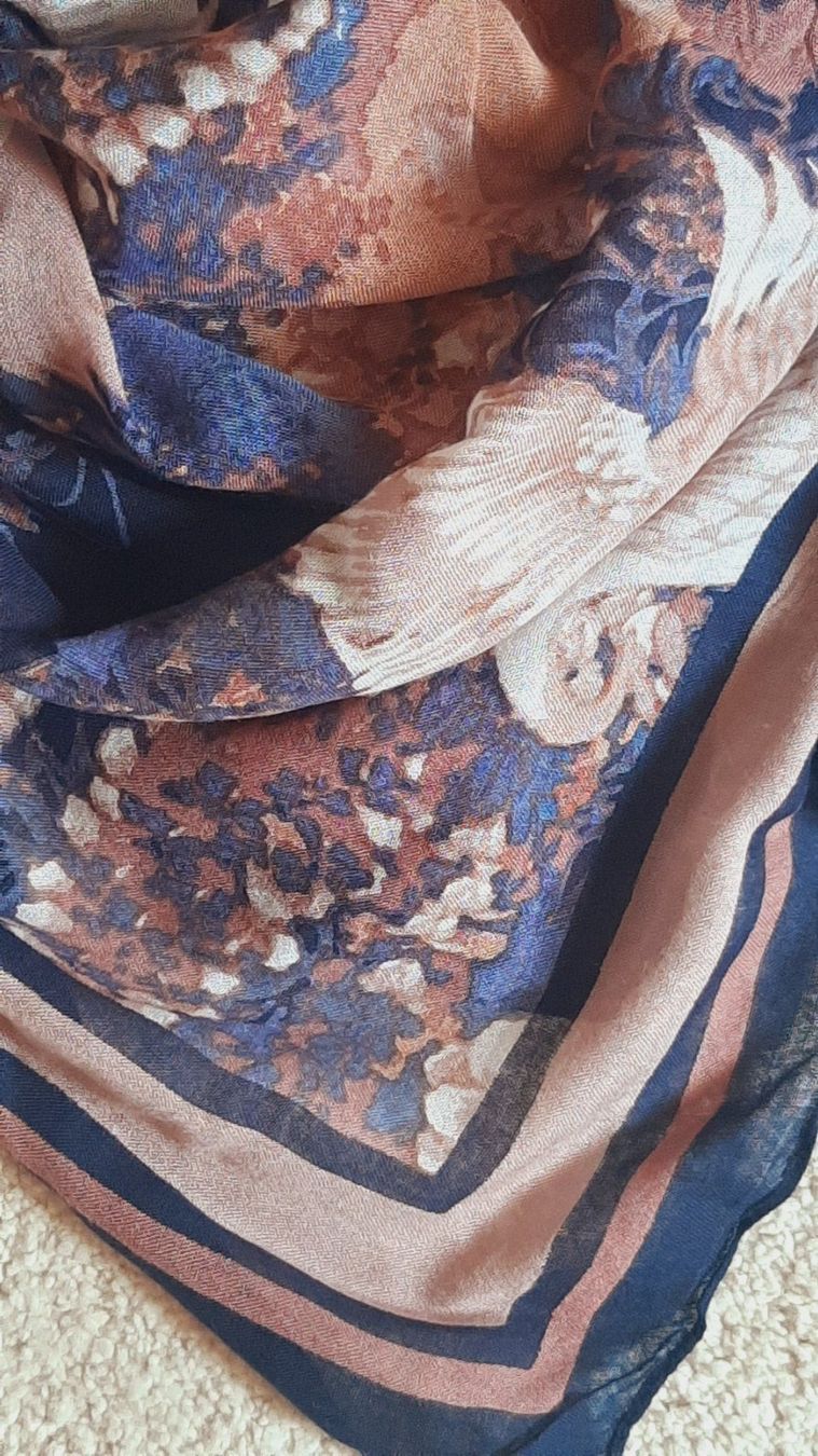 Foulards & écharpes: CREAM Printschal – D'occasion à Muotathal par robin40