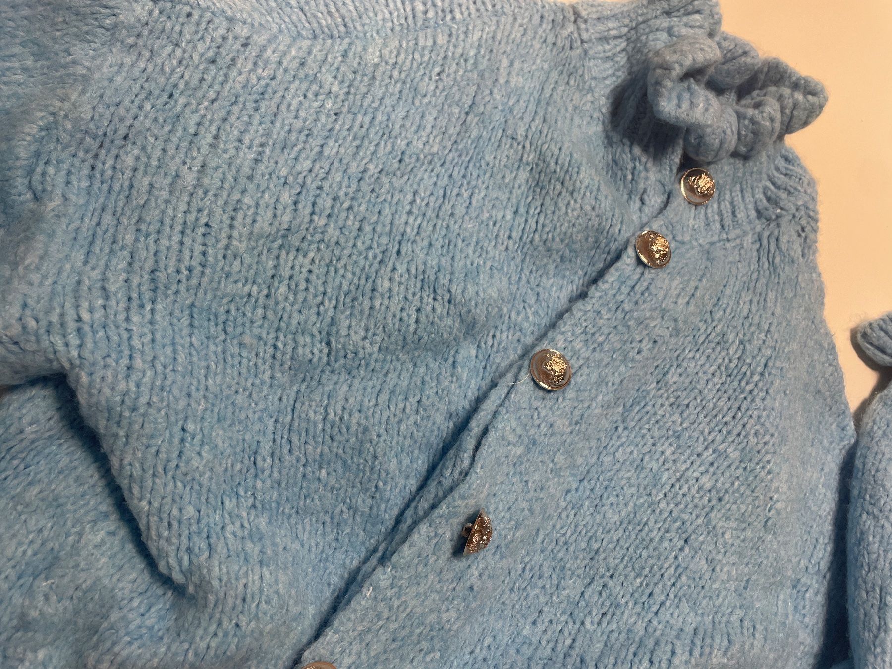 Giacche: Strickjacke hellblau mit Rüschchen Gr.36-42 – Nuovo (secondo la descrizione) da Obfelden venduto da 3zwerge 1