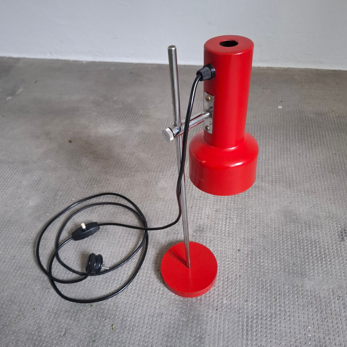 Lampade: Lampe de bureau Spot rouge retro 1970 – Usato da Neuchâtel venduto da Rochawood 2