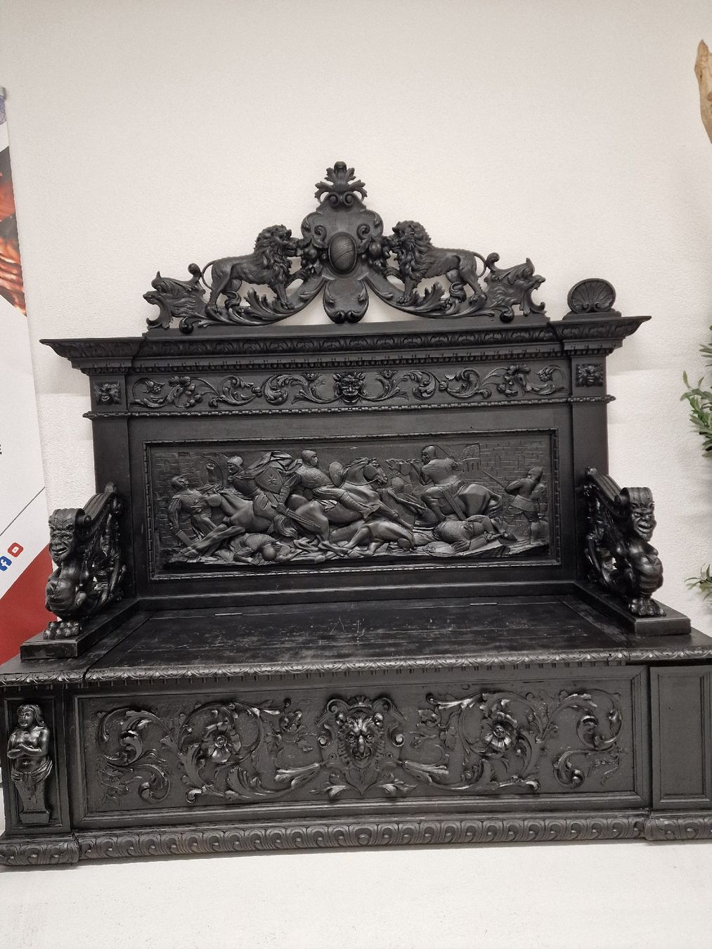 Panchine: Antik Truhenbank – Usato da Niederwangen BE venduto da HasGastrobedarf