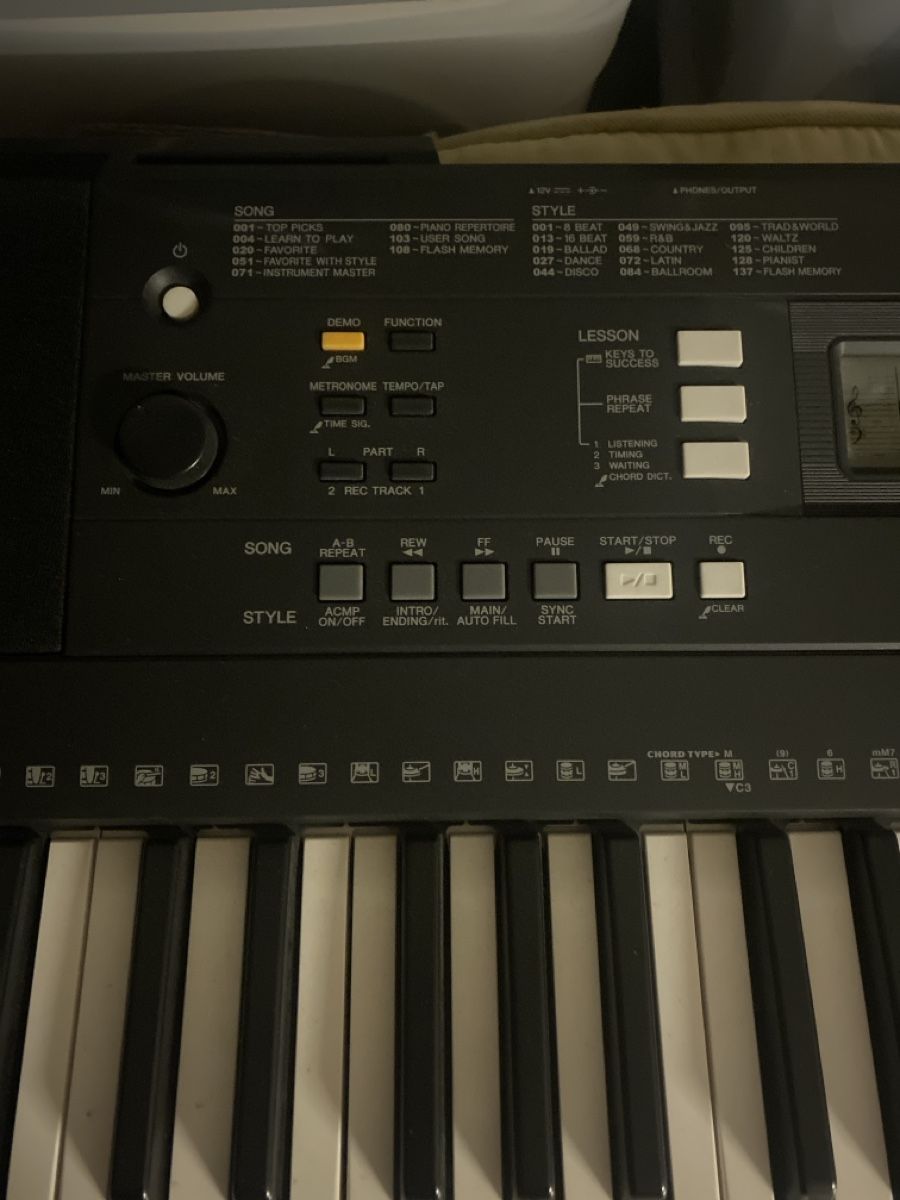 Yamaha Musikinstrumente: Keyboard Yamaha PSR-E343 schwarz – Gebraucht aus Watt von Willis4 3