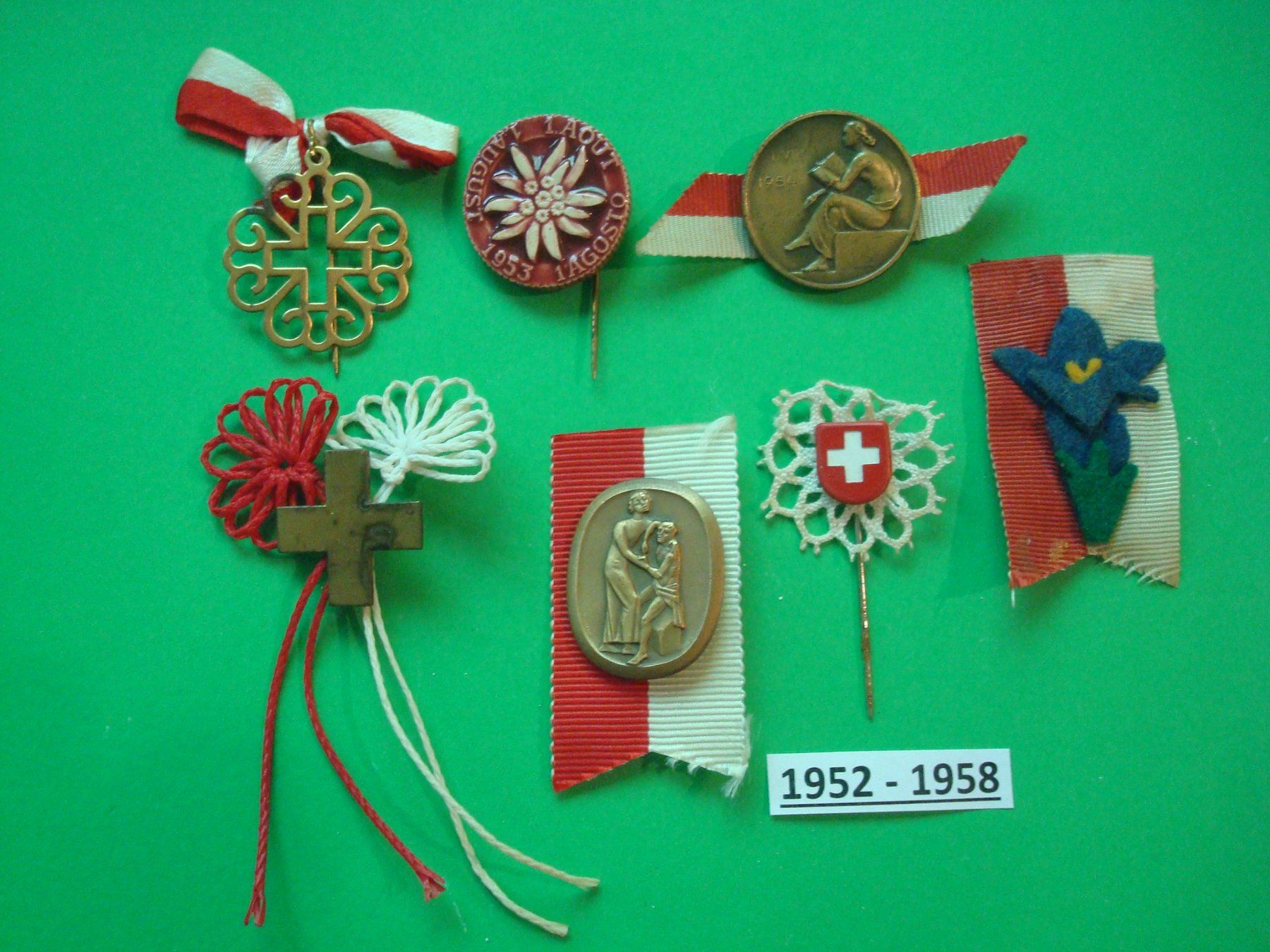 Placchette & Badge: Abzeichen 1. August 1952 - 1958 – Usato da Riehen venduto da Baerewaegli