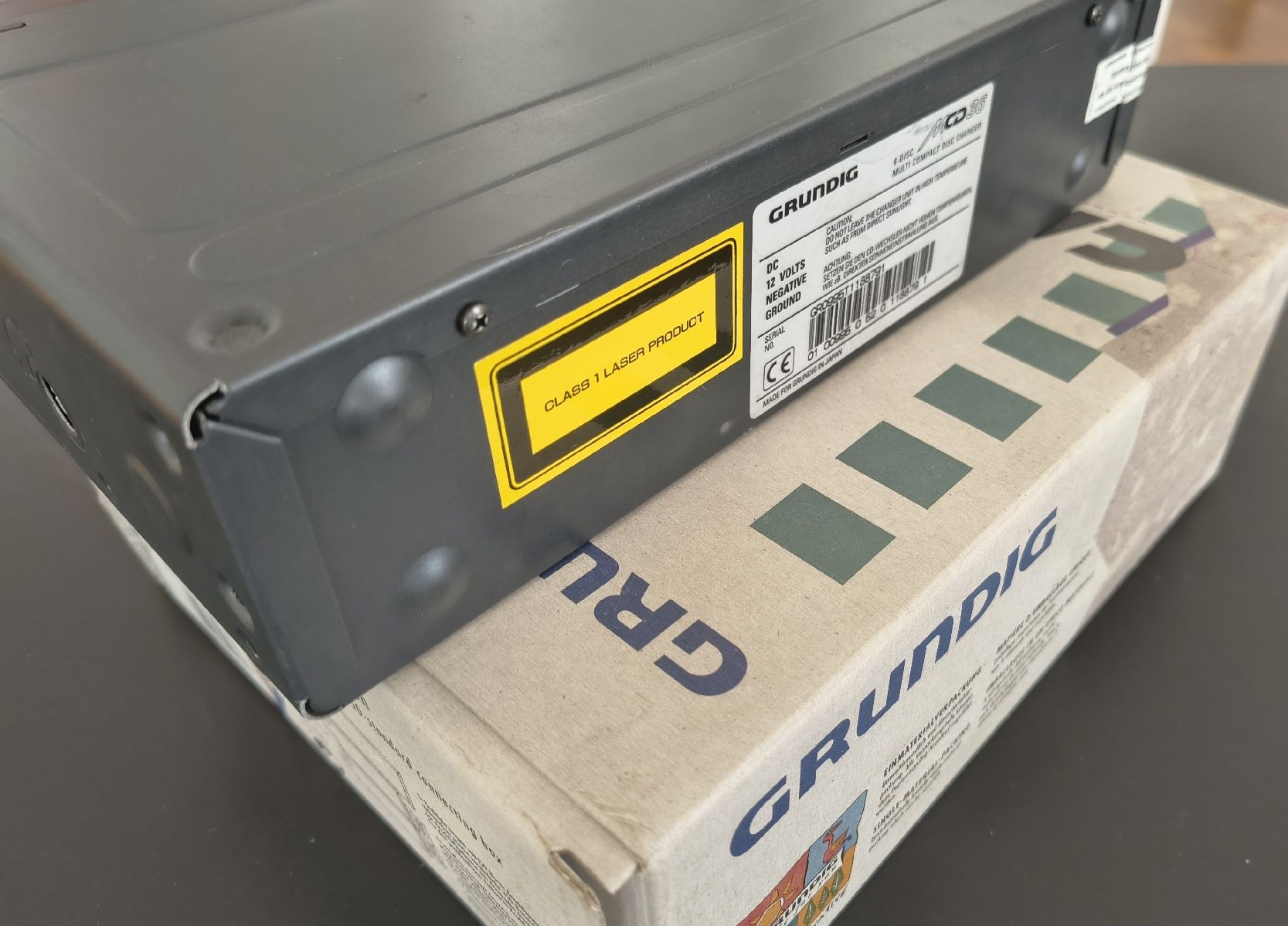 Grundig Radio: GRUNDIG Autoradio und CD-Wechsler – Usato da Oberglatt ZH venduto da ang_7znb 9