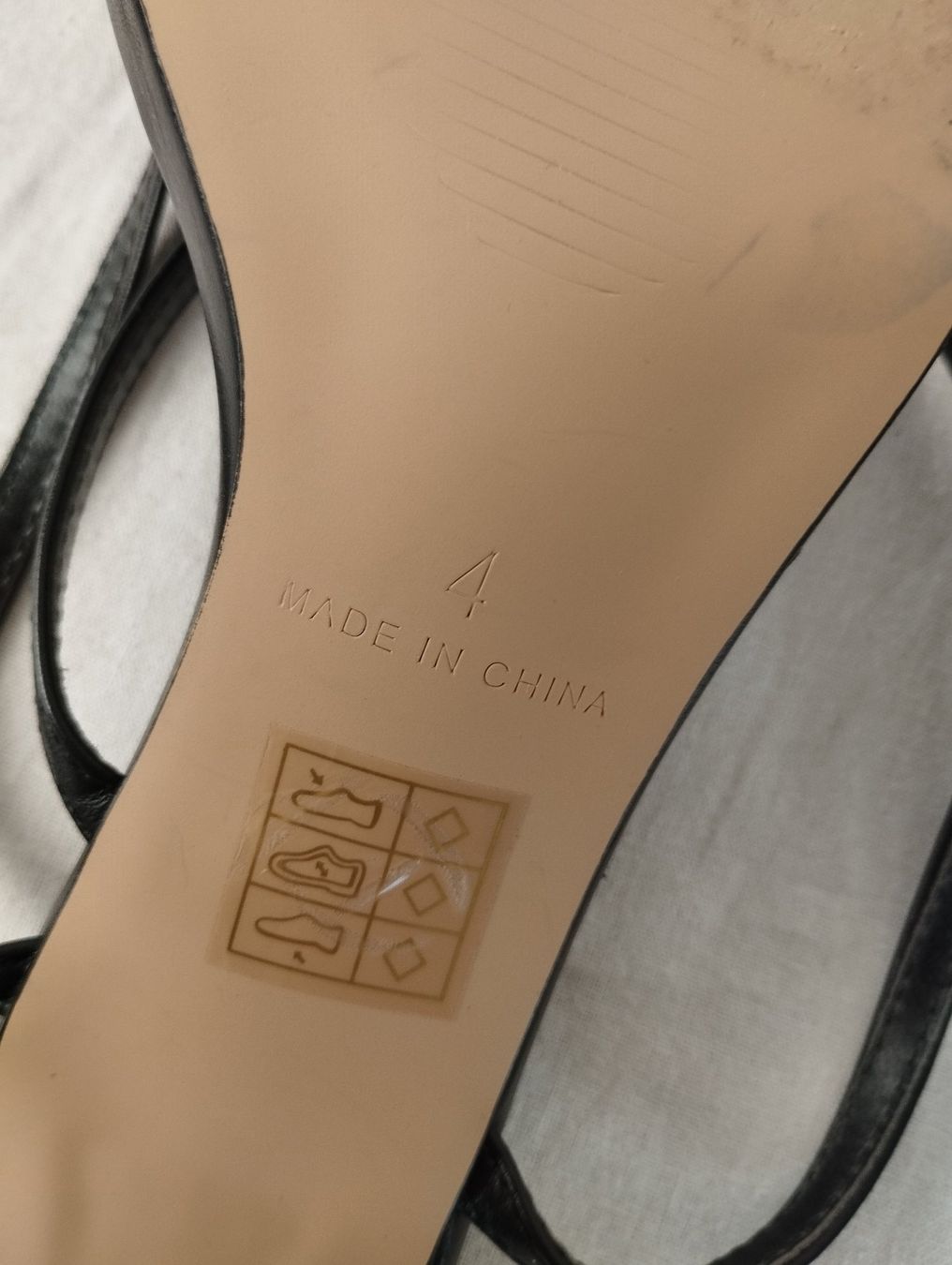 Scarpe da donna: RAID Riemchensandaletten schwarz Gr. 36 – Usato da Schübelbach venduto da Restwert_Schubelbach 6
