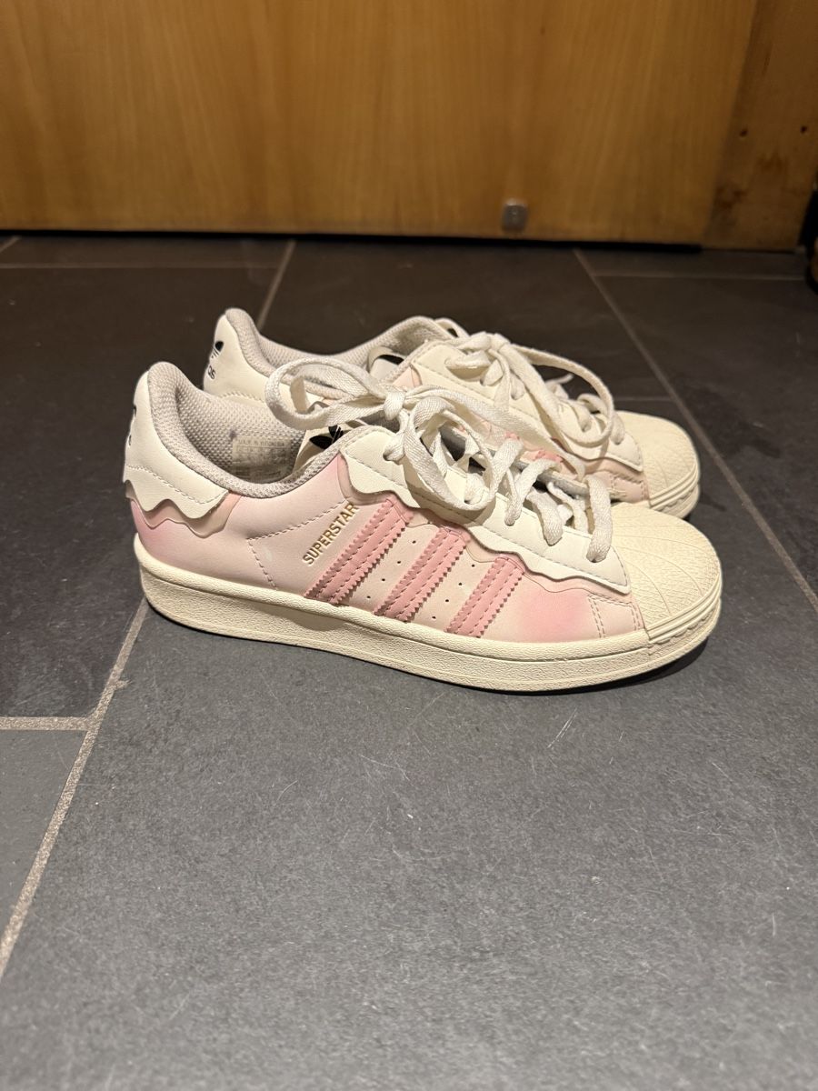 Adidas Scarpe per ragazze: Rosa Adidas Superstars – Usato da Trimmis venduto da moonsoon1421