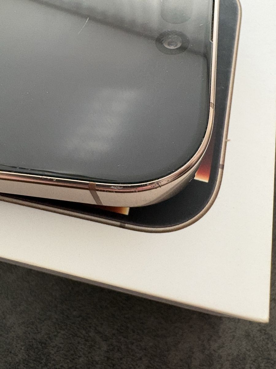 Apple Telefoni cellulari / Smartphones: Apple iPhone 16 Pro 128GB Gold mit Gebrauchsspuren – Usato da Ittigen venduto da Lexu94 6