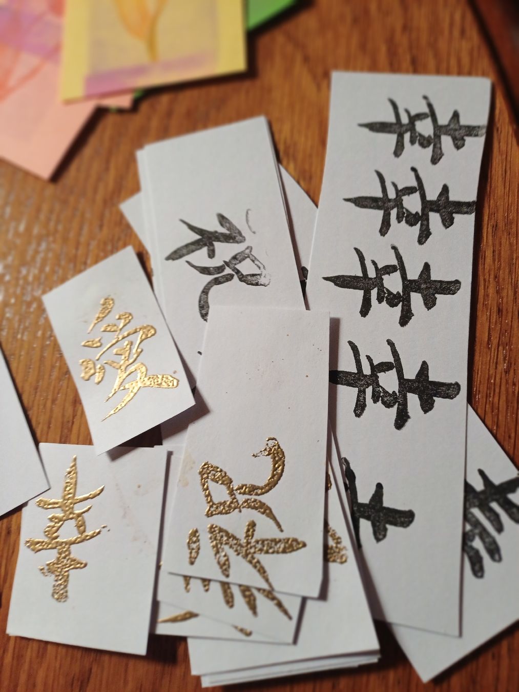 Timbri: Restmaterial Stempel Papier Motive – Usato da Gächliwil venduto da lesidees 2