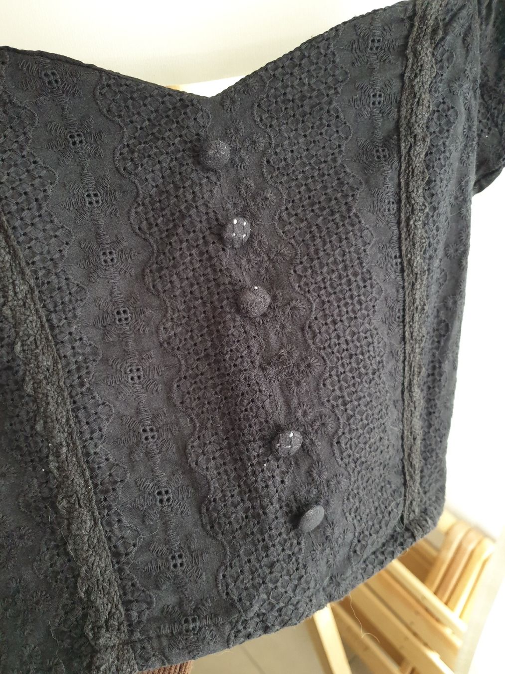 Top: Black Crochet Crop Top – Usato da Aigle venduto da Smagbrelle18 1