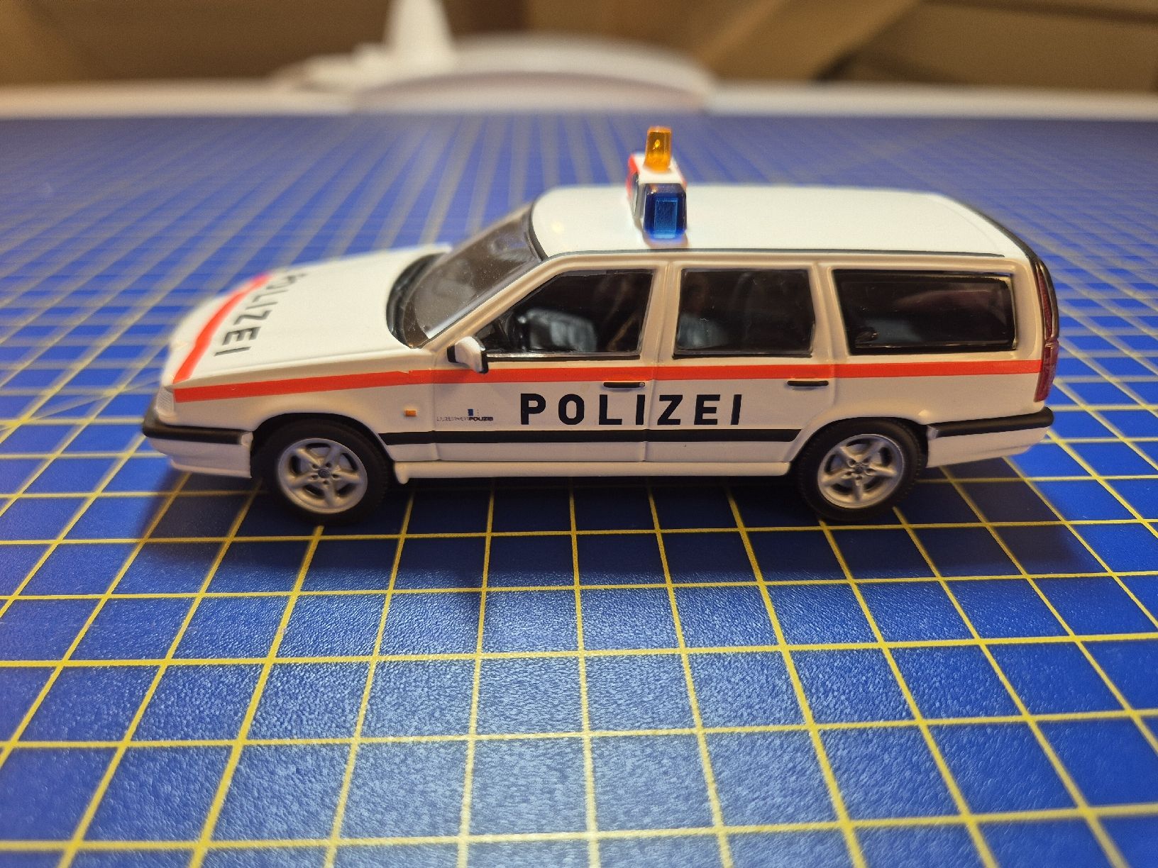 Volvo Modellini d'auto: Volvo 850 Kantonspolizei Luzern 1:43 – Usato da Lachen SZ venduto da bow_wdl9 1