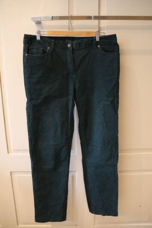 Dunkelgrüne Cordhose von Lands’ End