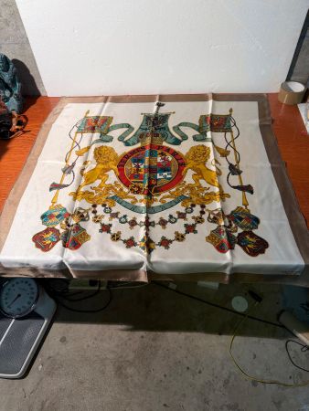 Foulard Hermès Paris motif armoiries soie bon état