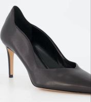 New Globus Black Leather Pointed Heels - Size 37