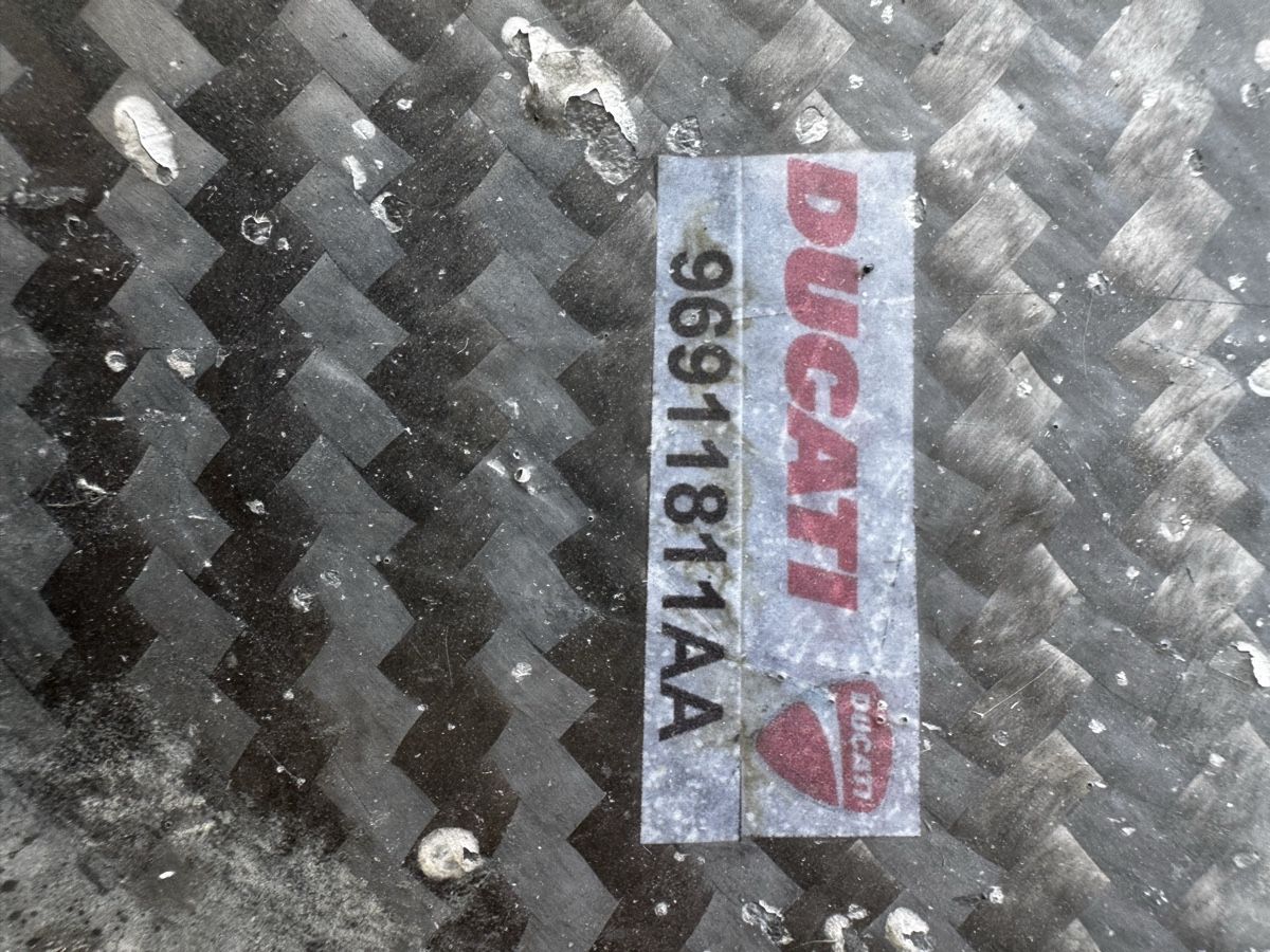 Ducati Tutti i ricambio per moto: Original Ducati V4S Carbon Schutzblech  – Nuovo (secondo la descrizione) da Birsfelden venduto da Samichlaus74 1