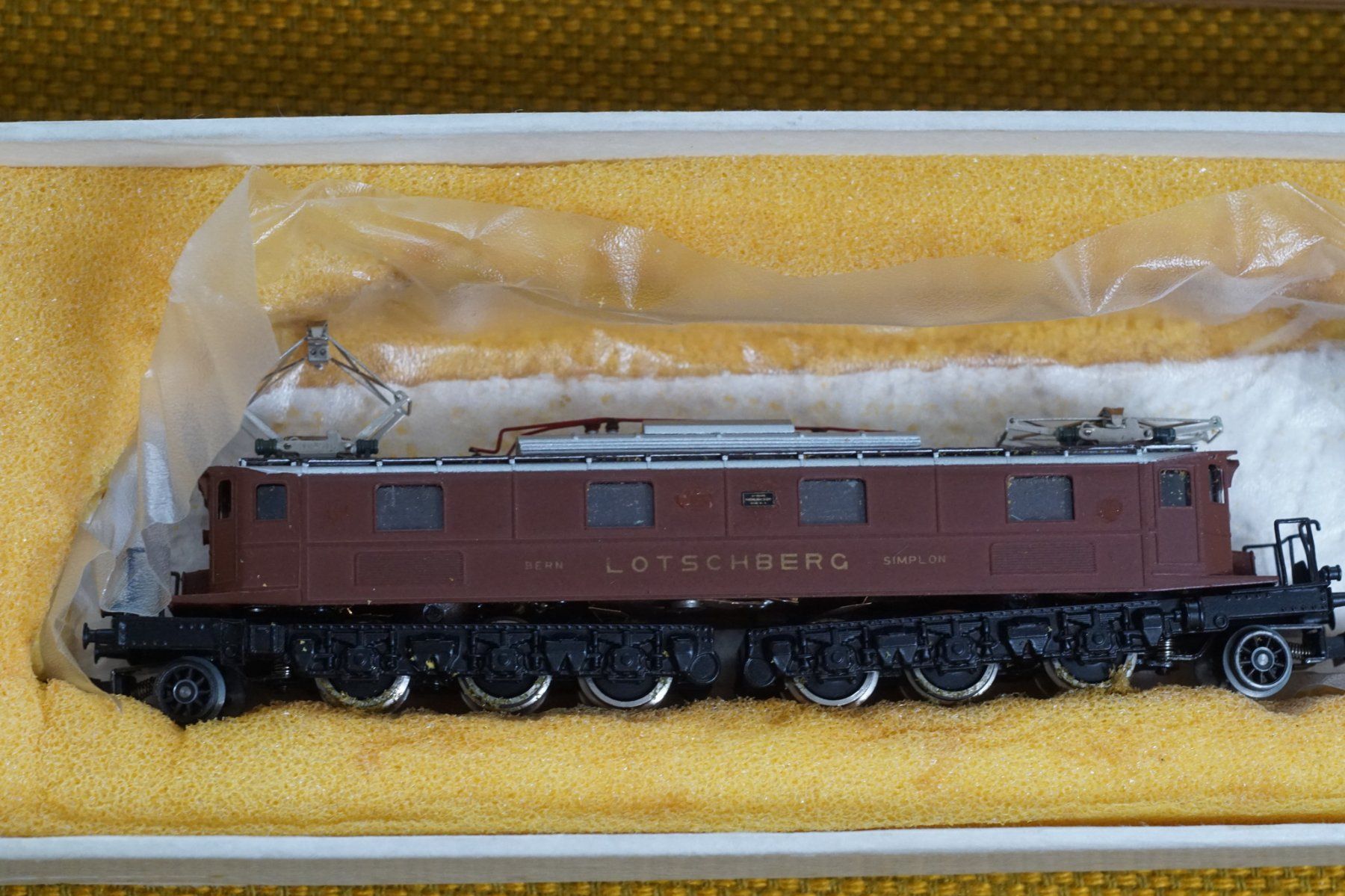 Metropolitan Modellini di ferrovie: Metropolitan Ae 6/8 BLS braun Nr. 204 – Usato da Gränichen venduto da iknow 1