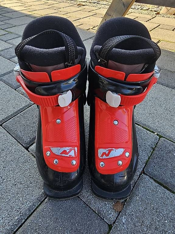 Scarpe per ragazzi: Skischuhe 160-175 – Usato da Hauenstein venduto da Desey