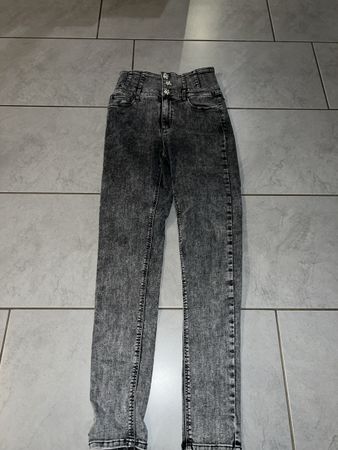 Wünderschöne Jeans Grösse 36 In sehr guter Zustand