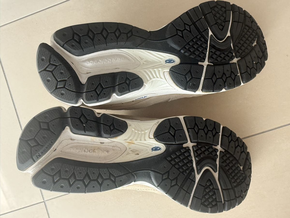 New Balance Scarpe da uomo: New balance M2002R – Usato da Prilly venduto da Dany010 4