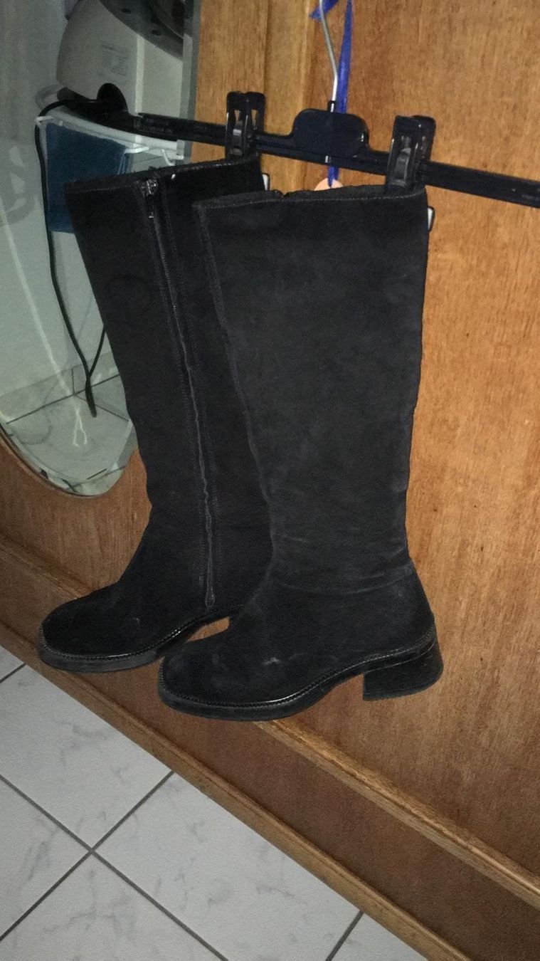 Scarpe da donna: Damen schwarze Stiefel – Nuovo (secondo la descrizione) da Schwyz venduto da Francesca54