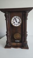 Antike Wanduhr Holz mit Pendel "Helvetia" und Zifferblatt