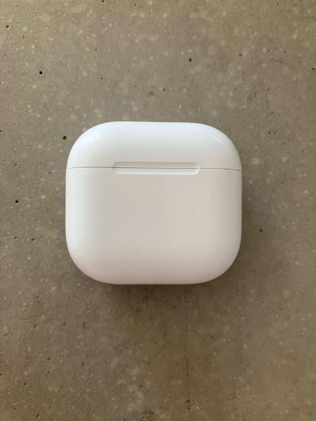 Apple Casques audio: APPLE AIRPODS 4 CASE – D'occasion à Lausanne par mr.v 1