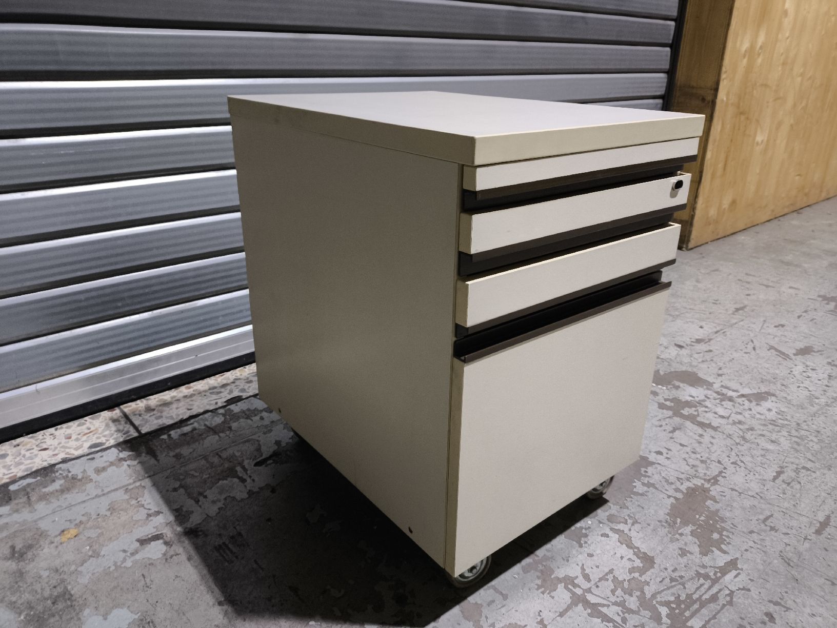 Banconi: erfi Rollcontainer Büromöbel Korpus – Usato da Netstal venduto da maxikingxD 3
