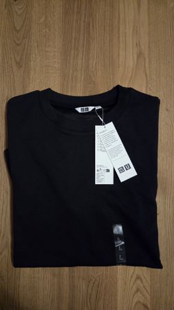 Uniqlo T-shirt black L oversized new with tags