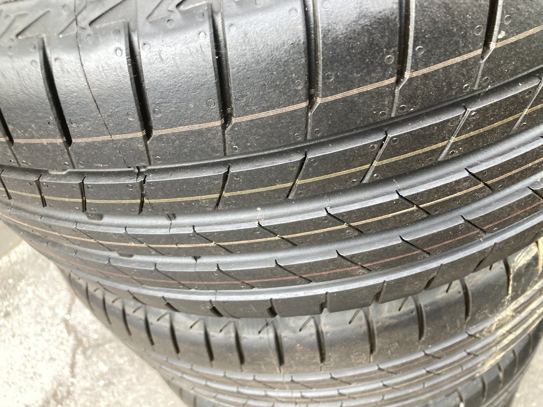 Bridgestone Pneumatici & Ruote complete: 225/45R17 Bridgestone Sommerpneu – Usato da Cham venduto da Cham6332 5