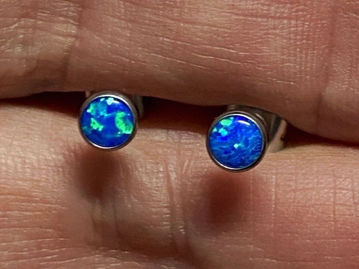 Orecchini pendenti & Orecchini a lobo: Ohrstecker aus Titanium mit Opal – Nuovo e nell'imballaggio originale da Matten b. Interlaken venduto da kero71 5