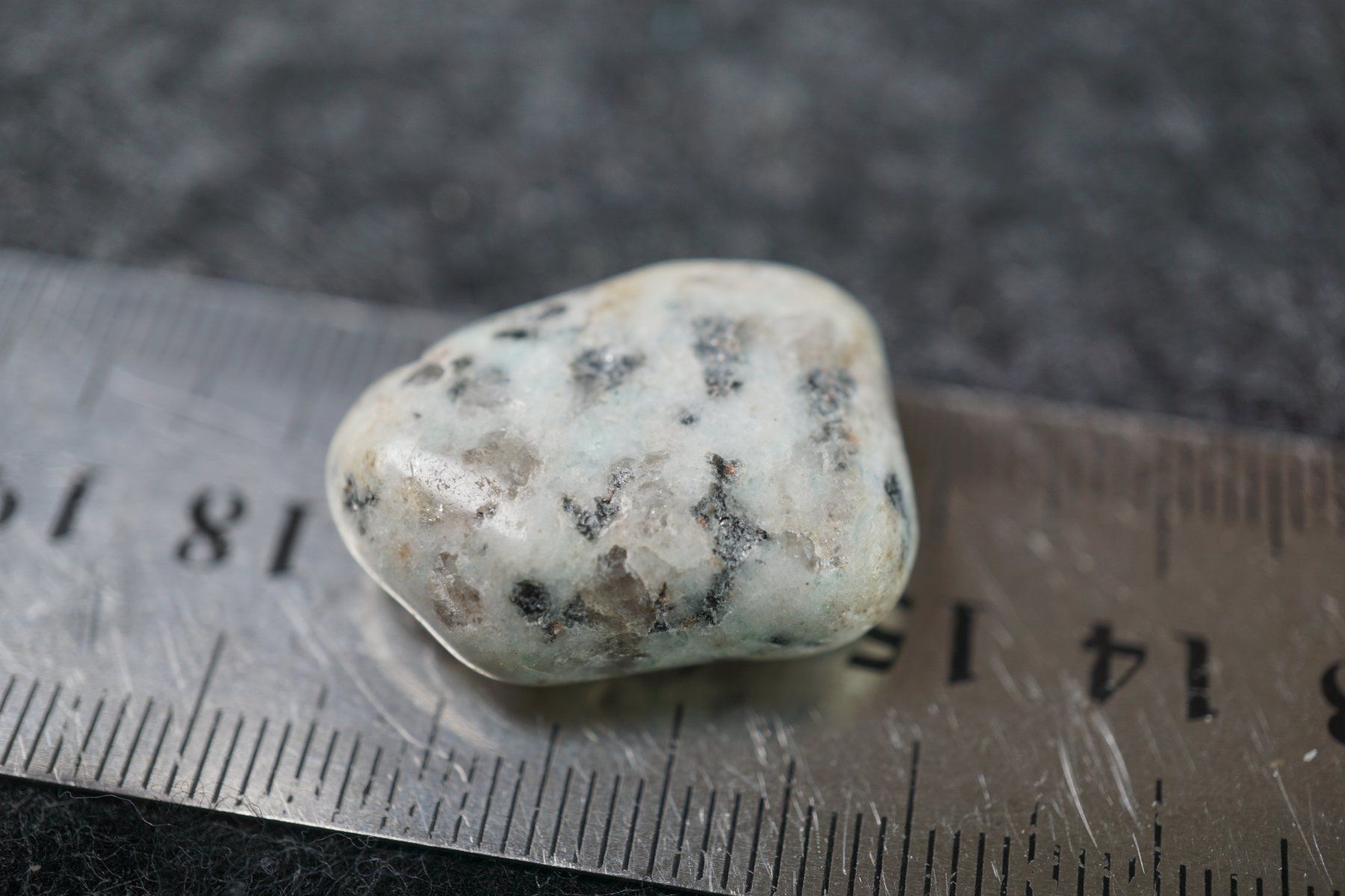 Mineralien & Heilsteine: Kiwi Stone  Trommelstein  ab 1.- – Neu und originalverpackt aus Eschenbach SG von  3