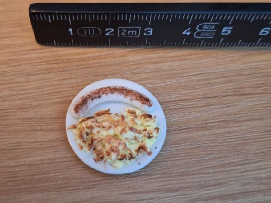 Case e mobili per bambole: Puppenhaus Rösti mit Bratwurst – Nuovo (secondo la descrizione) da Zürich venduto da HandmadeTinyFood 1