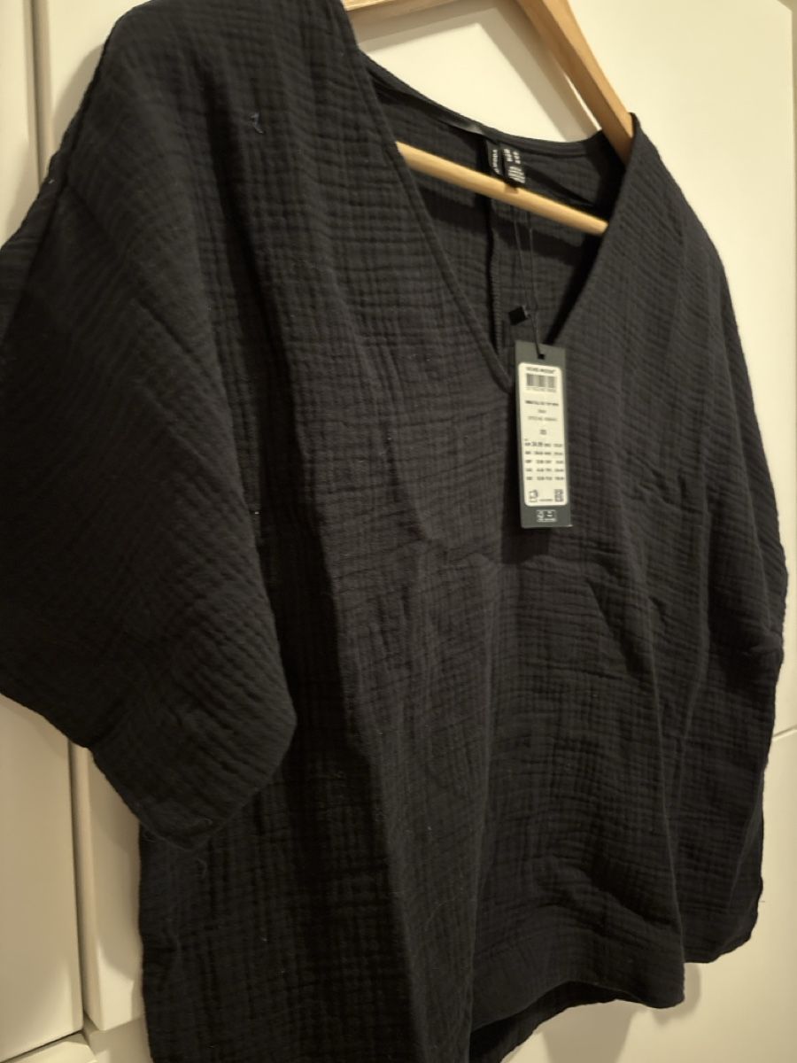 Vero Moda Top: T shirt noir Vero Moda neuf avec étiquette – Nuovo e nell'imballaggio originale da Pully venduto da kaba07 1
