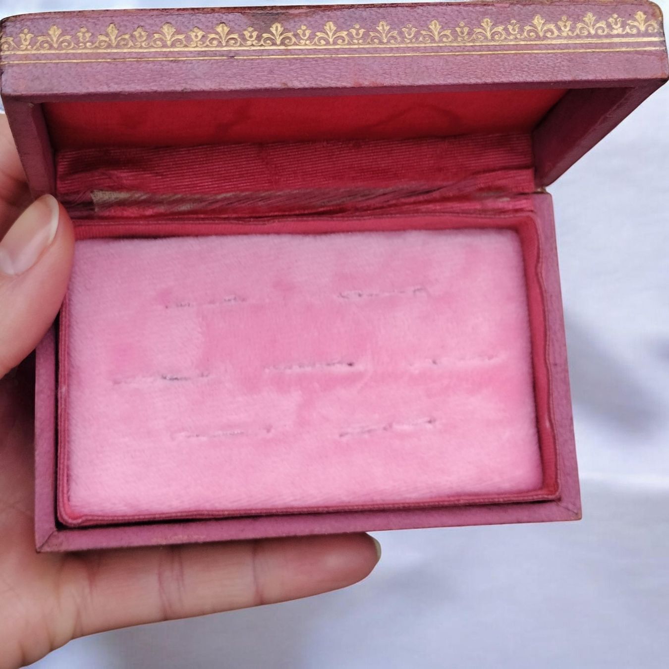 Dosen: ✨Antike Ringbox Schatulle Rosa Samt mit Gold – Gebraucht aus schwyz von larry91sz 6