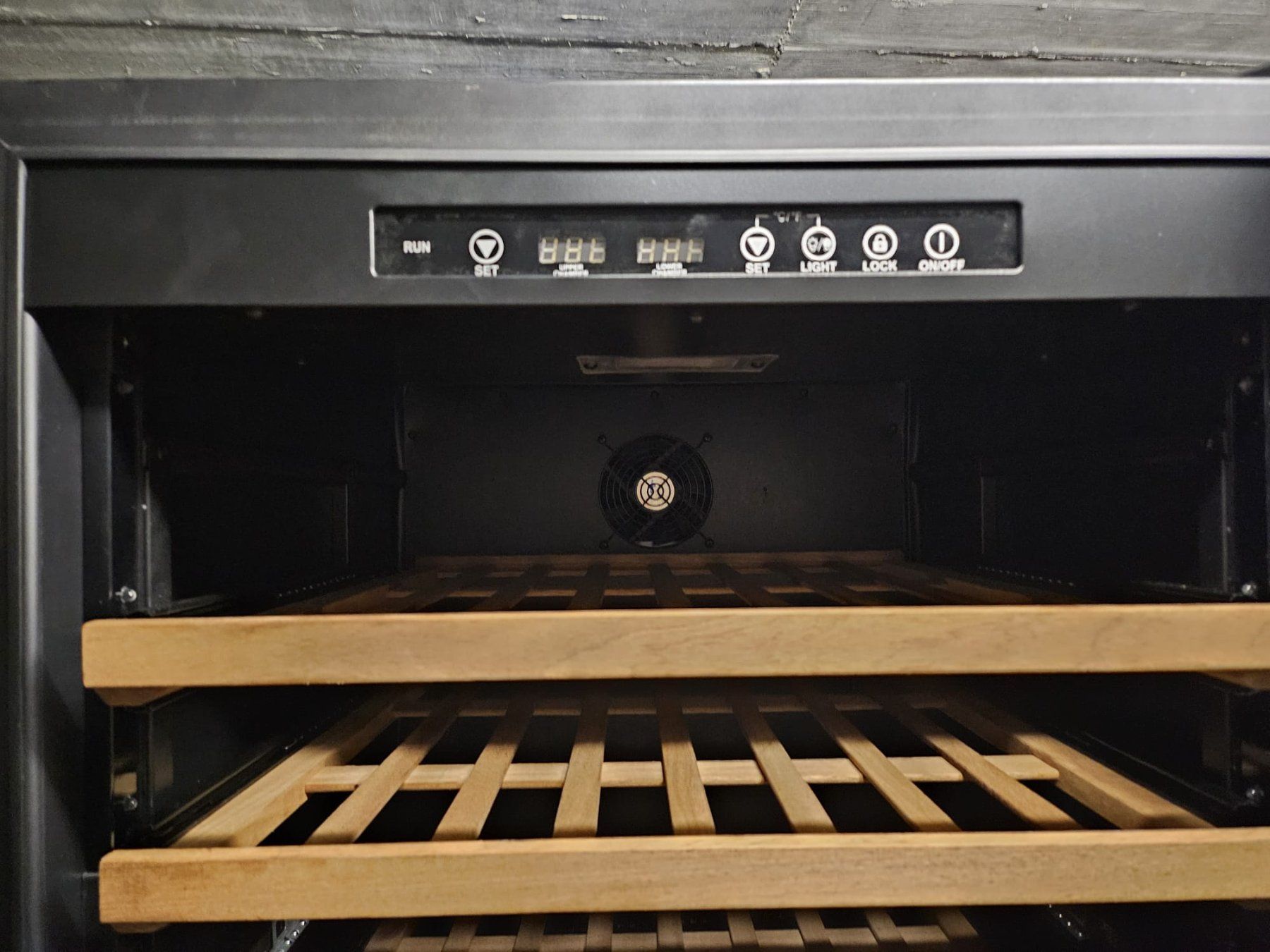 Frigoriferi: 1 x Bodega BWS188 Weinklimaschrank – Usato da Gossau SG venduto da Zelte 3