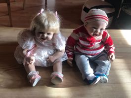 2 Baby-Puppen für Liebhaber- Länge 55 cm mit Stubenwägeli