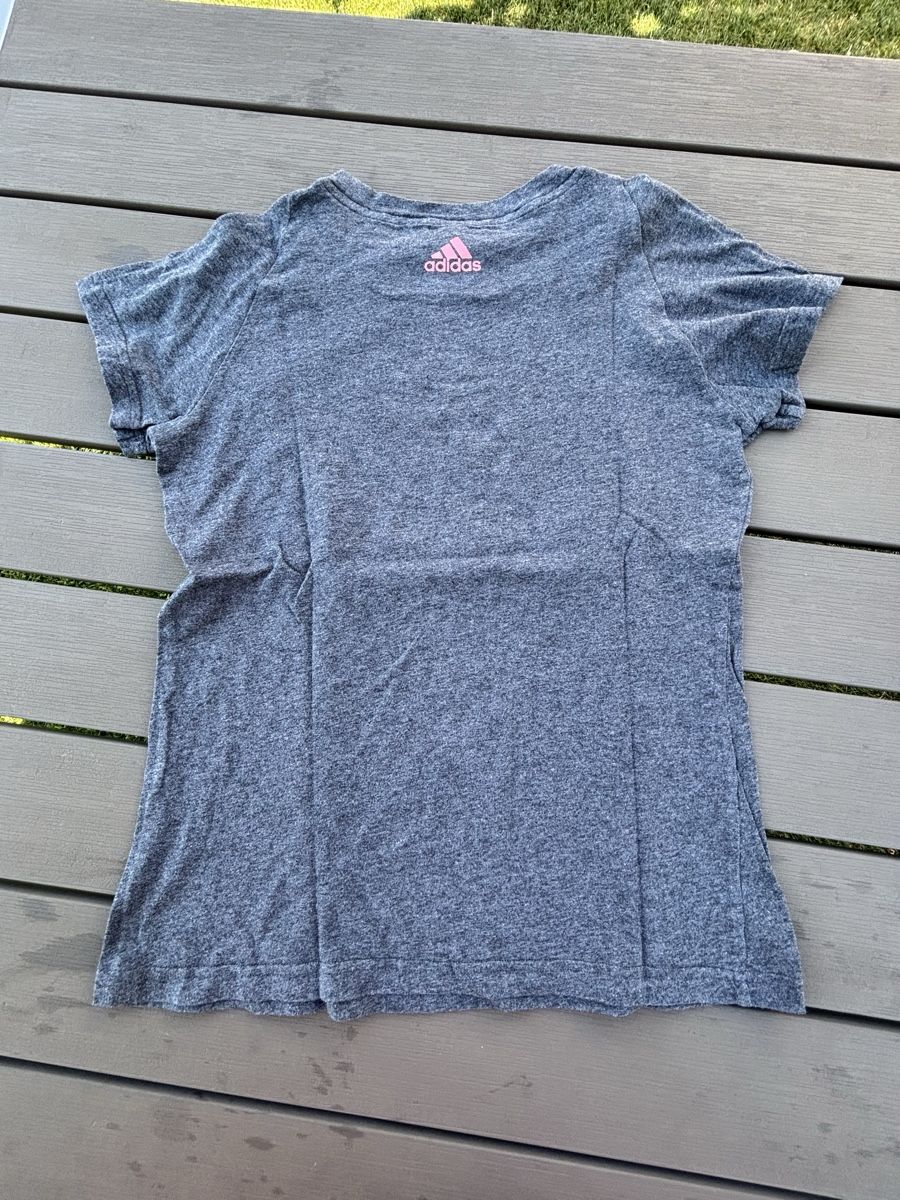 Adidas T-shirts: Adidas Tshirt M – D'occasion à Kesswil par Branca-01 1