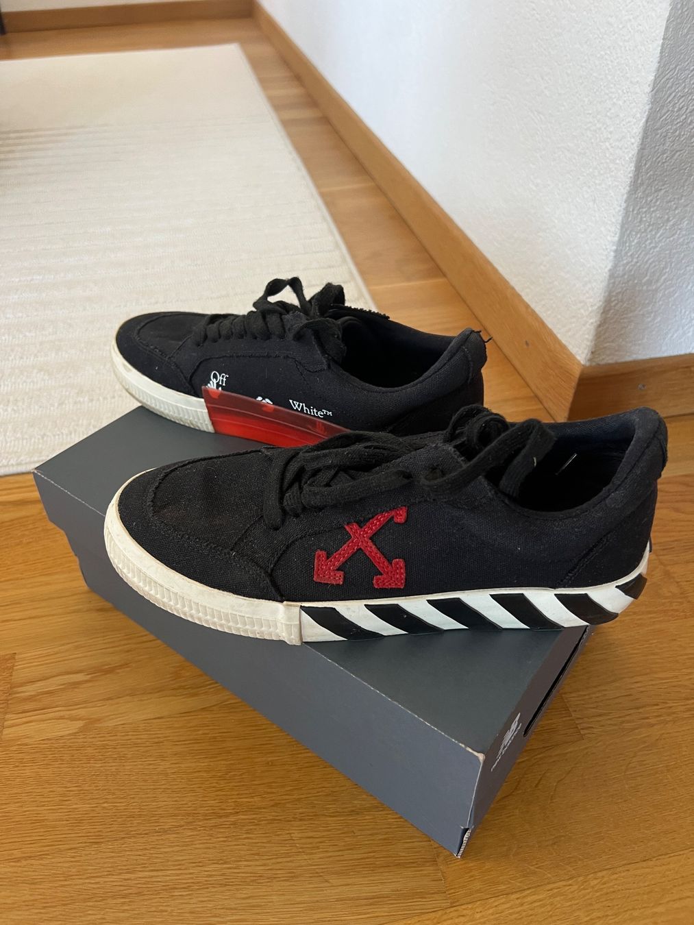 Off-White Herrenschuhe: Off-White Schuhe – Gebraucht aus Uetikon am See von car_j7v5