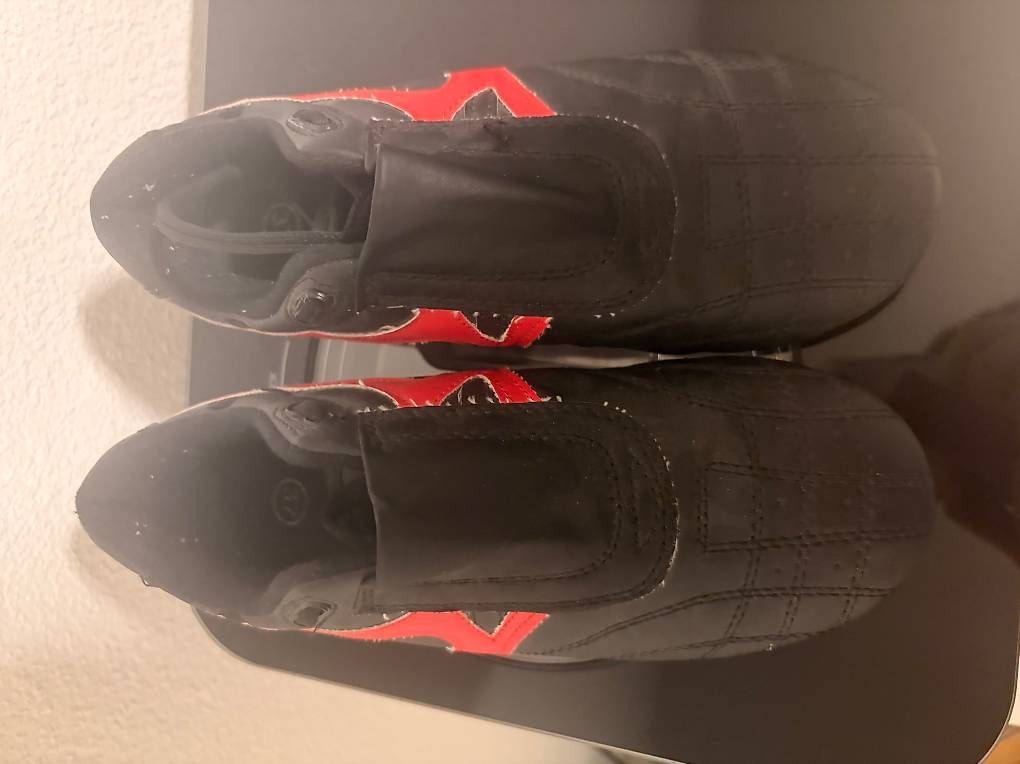 Chaussures hommes: KungFu/Budo Schuhe einmal Grösse 36 einmal Grösse 37 – D'occasion à Humlikon par PaBaMi 2