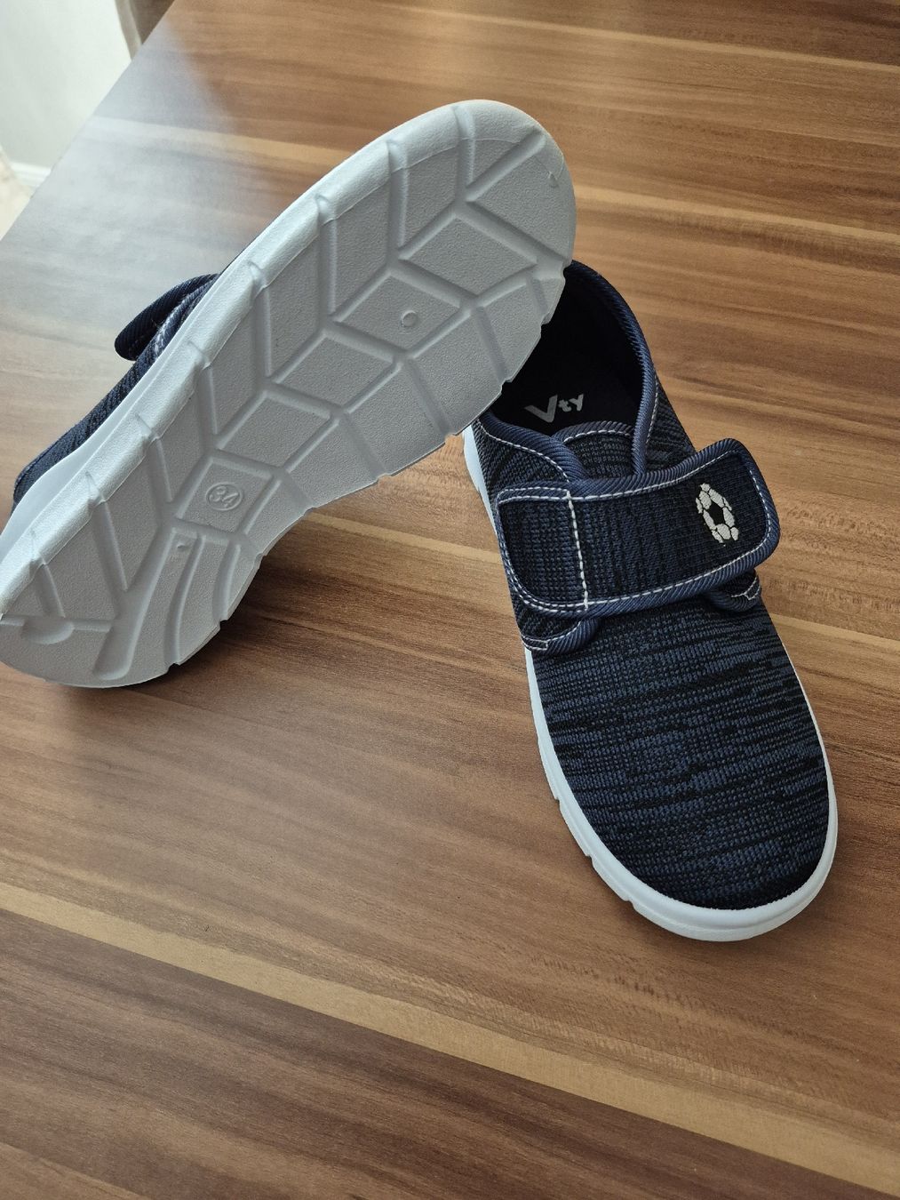 Scarpe per ragazzi: pantoufle neuve – Nuovo e nell'imballaggio originale da Fleurier venduto da ana_zp6t